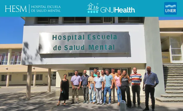 Group picture  in front of the Public Mental Health Hospital.
Hospital Escuela de Salud Mental
On top, the logos from HESM, GNU Health and UNER.