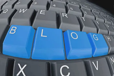 touches de clavier d'ordinateur organisées pour afficher le mot "blog"