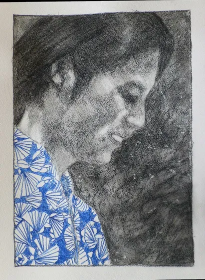 A pencil portrait of a Japanese woman in profile, wearing a yukata with a stylised ginkho leaf pattern in blue. The scene is quite dark, the face has some highlights from an invisible light source placed in front and below the character. The background is a sketchy rendering of vegetation.