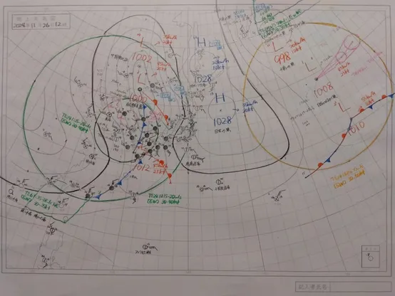 2024年11月26日正午の気象通報を基に描いた天気図