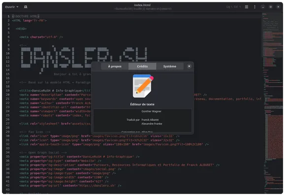 Capture d'écran de GNOME Text Editor 42.2 avec la fenêtre des crédits m'indiquant en tant que traducteur (Franck ALBARET)