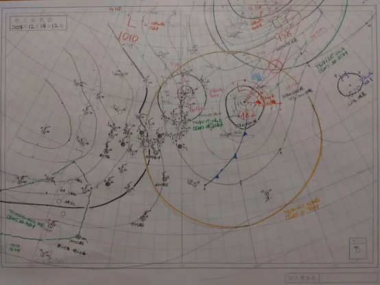 2024年12月14日正午の気象通報を基に描いた天気図