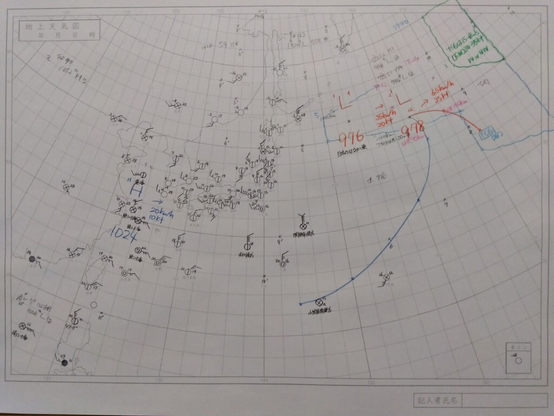 2025年1月1日正午の気象通報を基に描いた天気図、作成中