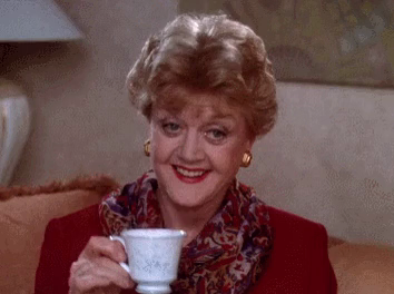 Angela Lansbury dedicando su taza de té a cámara.