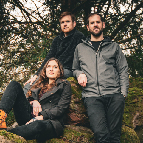 The picture shows the three band members of the Multivariate Outliers: Sophie Keppler, Kevin Williams and Joel Deblois (from left to right). 