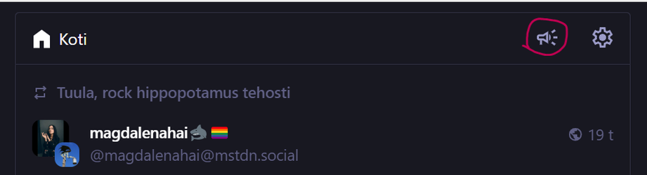 Kuvakaappaus Mastodonin selainversion yläosasta. Vasemmalla teksti Koti ja sen ikoni, oikealla ympäröitynä megafonikohta, jonka vieressä asetukset-kukkanen.