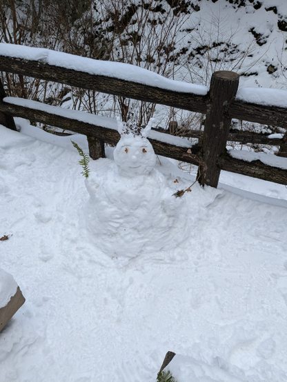 長い耳がある雪だるまの写真