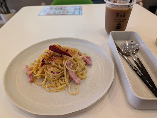 近所のパンケーキのお店のペペロンチーノ。麺がもっちりの生パスタ。