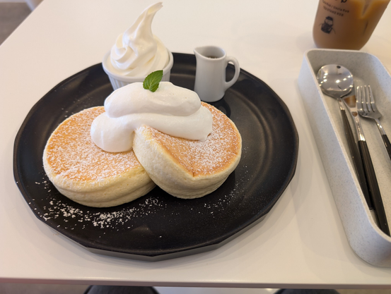 近所のパンケーキのお店のパンケーキ。ふわふわ。