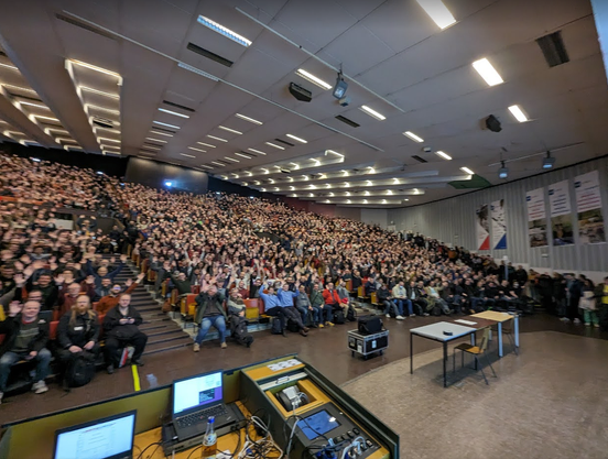 More people, my view to the right. Image is slightly blurred.