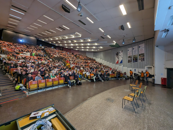 Janson in ULB Solbosch, largely full. Right room view.