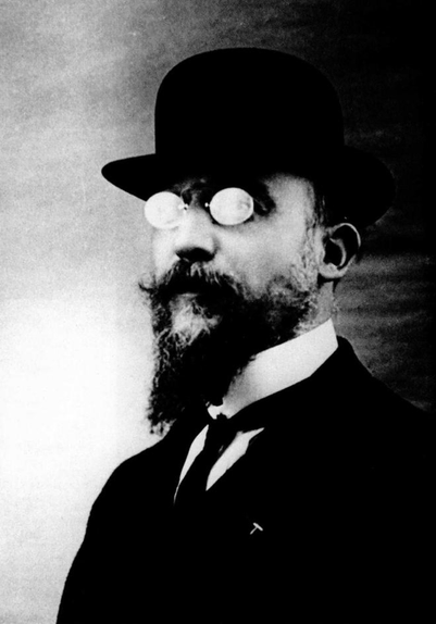 Satie's final persona, bowler-hatted and formally dressed, 1909.

https://commons.wikimedia.org/wiki/File:Erik_Satie_en_1909.PNG