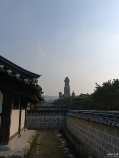  Jeondong Catholic Cathedral from Gyeonggi-jeon, Jeonju City, Jeonbuk, Koera.