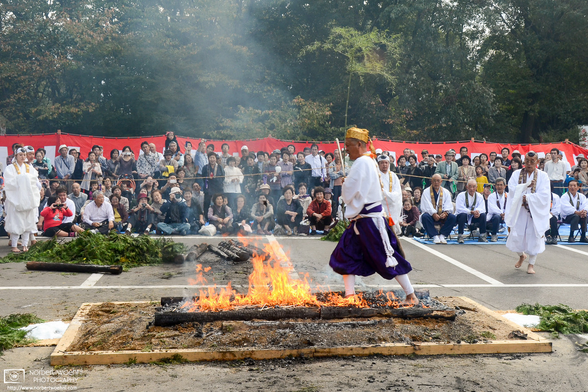 Firewalking Festival at Yugasan Rendaiji Temple on the outskirts of Kurashiki, Okayama Prefecture. The decisive moment has come.