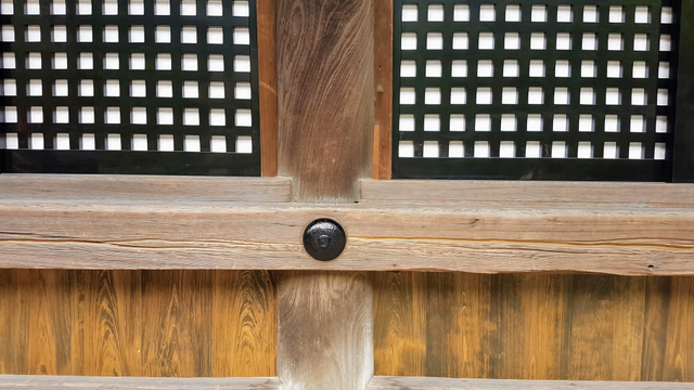 A deep scratch can be seen carved around the outside of Kiyomizu-dera's main hall.