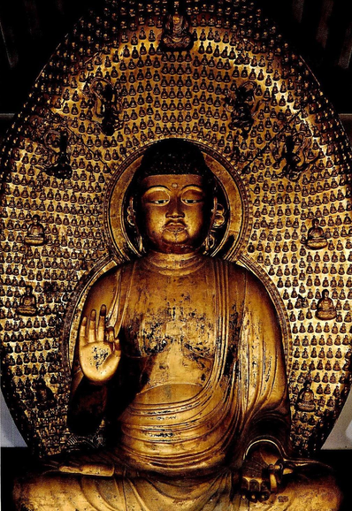 One of nine statues of #Amida Nyorai in the main hall of Joruri-ji, #Japan. The nine statues of #Amida Nyorai in the Western Pure Land represent the nine paths to paradise, and each one has a different hand seal. This temple is a temple of the Shingon Ritsu sect located in #Kyoto Prefecture, and the name of the temple comes from the Eastern Pure Land, 'Touhou Joruri Sekai', the residence of Yakushi Nyorai.
#BuddhistArt #Buddhism