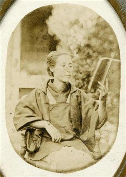 Photo of Kusumoto Ine, the first female doctor of Western medicine in Japan.