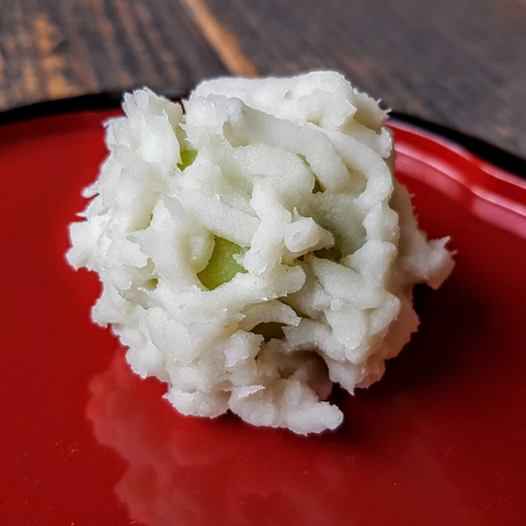 A kinton (shredded yam dough over a ball of bean paste) inspired by the deutzia flowers.