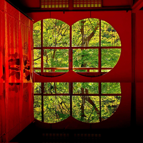Seasonal colours reflected in the table at Yusai-tei.