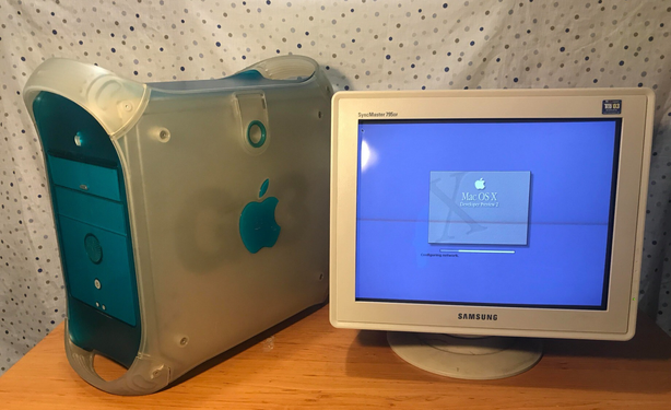 Power Macintosh G3 B&W connected to a Samsung CRT monitor showing Mac OS X Developer Preview 2 booting up