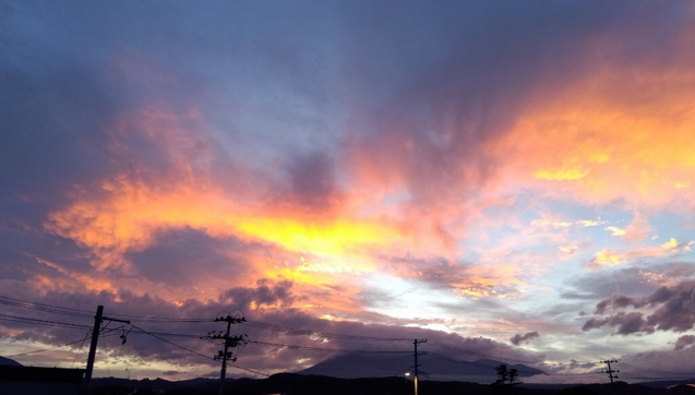 誰そ彼時、雲に夕焼けが映る