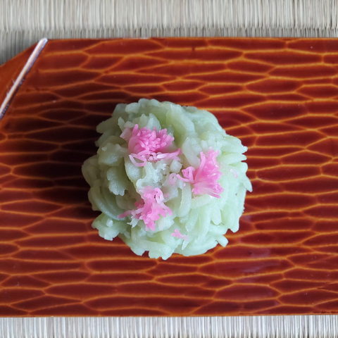 A kinton designed to mimic an azalea bush.