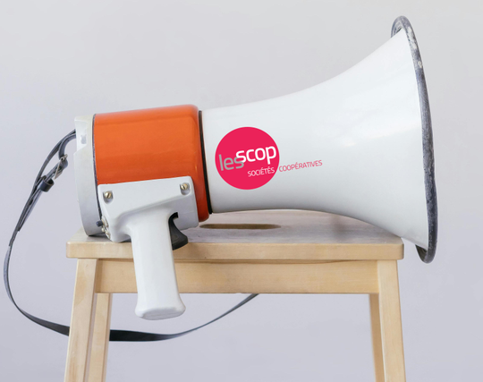 Mégaphone  avec logo scop et scic