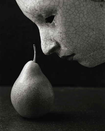 IZU Kenro（井津建郎 #Japanese/American, b.1949） Still Life 1045 2016 Platinnum-Palladium print.