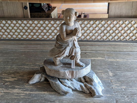 Statue of Zenzai-doji at Kozan-ji.