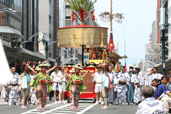 The Shijo Kasa-boko float.