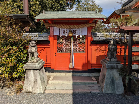 Fuko-sha in the grounds of Fukuoji-jinja, guardian shrine of Ninna-ji.