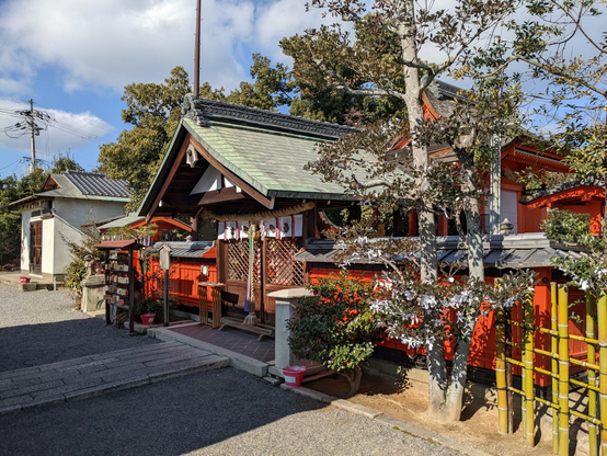 Fuko-sha in the grounds of Fukuoji-jinja, guardian shrine of Ninna-ji.