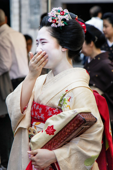 Maiko in Gion.