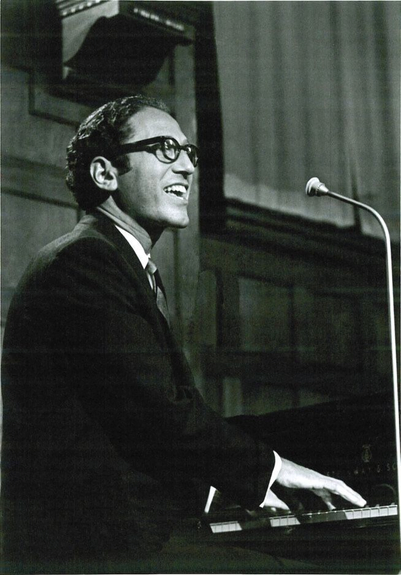 Tom Lehrer performing in Copenhagen in 1967.