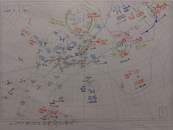 2025年8月5日正午の気象通報を基に描いた天気図