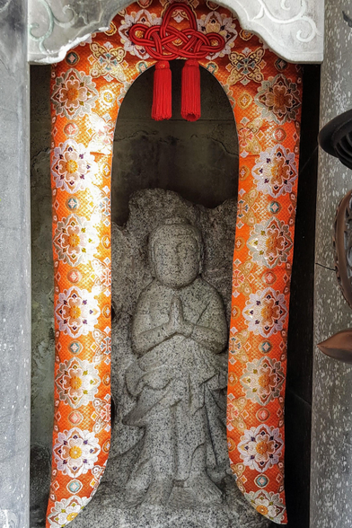 Statue of Fudo Myoo's attendant enshrined at the Otowa-no-taki.