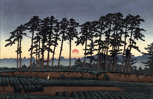 Sunset over a farm in Ikegami, in modern-day Tokyo's Ota Ward. In the foreground, a figure wearing a broad hat and carrying a hoe over their shoulder walks past a field full of tidy rows of crops. Beyond, tall wiry pine trees line a short ridge overlooking the farm. Further on, a red sun sinks toward a misty horizon, turning the sky yellow as it sets.