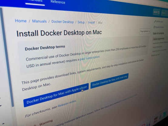 A photo showing a computer browser on the page « Install Docker for Mac »