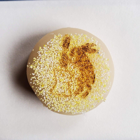 A gorgeous sweet for Moon Viewing. Branded onto the sweet is the image of a Moon Rabbit pounding mochi.