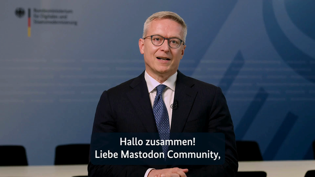 Video zeigt Bundesdigitalminister Karsten Wildberger, der die Userinnen und User von Mastodon begrüßt.