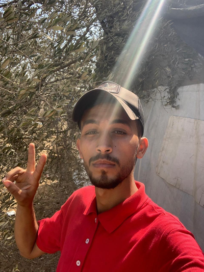 Mohammed Shobair, 22 years old, from Gaza, doing a peace sign with my fingers.