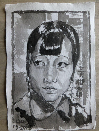 A portrait drawing of a young Chinese woman in full-face but looking to her right. She large almond-shaped eyes and the narrow arched eyebrows that were fashionable in the 1930s. Her hair covers her forehead down to her eyebrows but the bang is only as wide as the distance between her eyes so some forehead is visible. The rest of the hair is either short or tied back, it's not framing the face.
She has a long small nose and her small mouth is closed. Her head is slightly tilted, her expression is slightly bemused. To the left of her face her name is written in Chinese characters.