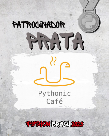 Fundo que simula uma parede, com uma medalha prateada no canto superior direito, com o simbolo do python no centro.
Patrocinador Prata, escrito na parte superior.
Logo do Pythonic Café, que é uma caneca de café em forma de cobrinha, e Pythonic Café escrito em baixo.
Logo da Python Brasil 2025 no rodapé.