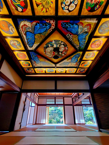Sonyo-in's sumptuous coffered ceiling features paintings of flowers and butterflies on a gilded background.