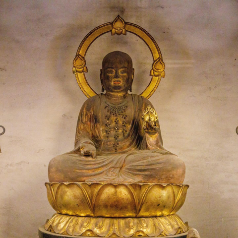 Seated statue of #Jizo Bosatsu enshrined in the #Jizo Hall of Atago Nenbutsu-ji, Arashiyama, #Kyoto, #Japan.
#BuddhistArt #Buddhism