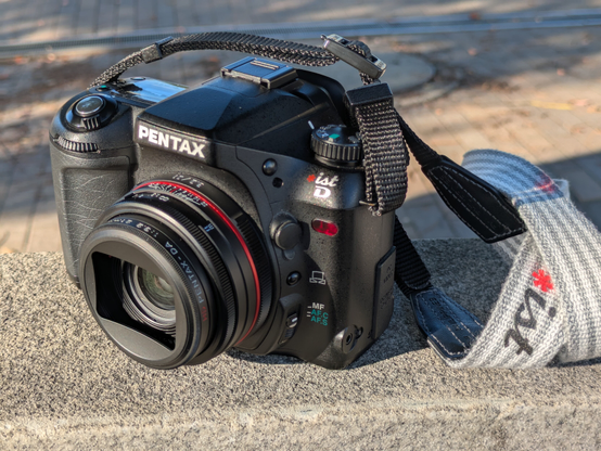 ペンタックス*ist D(2002年発売)+HD PENTAX-DA 21mmF3.2(現行製品)