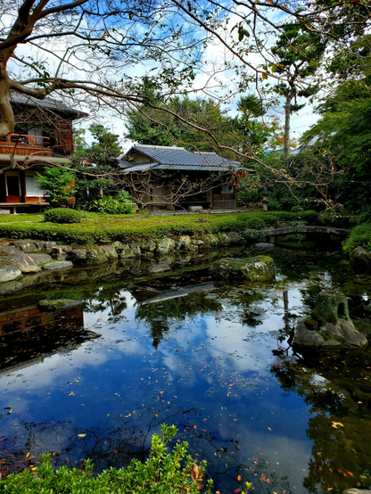 Shimogamo Villa's gourd-shaped pond.