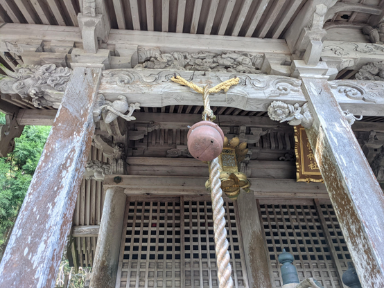Elaborate carvings on Chii Hachiman-gu's main hall.