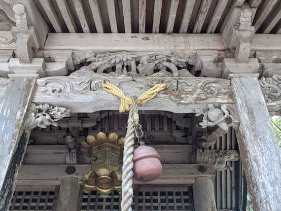 Elaborate carvings on Chii Hachiman-gu's main hall.