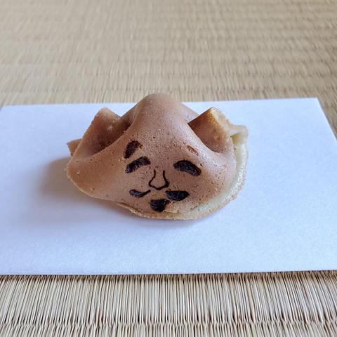 Pancake sweet inspired by the god Ebisu.